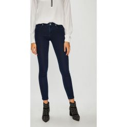 Medicine - Jeansy Basic. Niebieskie jeansy damskie marki MEDICINE, bez wzorów, z elastanu. W wyprzedaży za 79,90 zł.