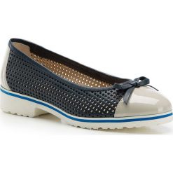 Buty damskie. Szare baleriny damskie Wittchen, bez wzorów, ze skóry, bez obcasa. W wyprzedaży za 459,90 zł.