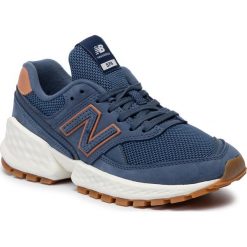 Sneakersy NEW BALANCE - WS574ADB Niebieski. Niebieskie półbuty damskie New Balance, bez wzorów, z zamszu, bez obcasa, na płaskiej podeszwie, bez zapięcia. Za 399,00 zł.