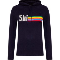 Sweter CHINTI & PARKER SKI STRIPE. Niebieskie swetry damskie Chinti and Parker, na zimę, z nadrukiem, z wełny, retro, bez rękawów, z kapturem. W wyprzedaży za 1125,00 zł.