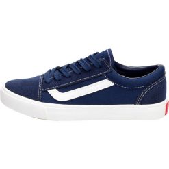 Granatowe trampki, buty damskie ATLETICO 18081. Trampki i tenisówki damskie Atletico, bez wzorów, z tkaniny, bez zapięcia. W wyprzedaży za 59,00 zł.