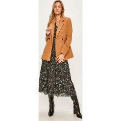 Vero Moda - Płaszcz. Pomarańczowe kurtki damskie s, z elastanu, klasyczne. W wyprzedaży za 159,90 zł.