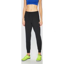 Reebok Classic - Spodnie. Czarne spodnie damskie Reebok Classic, s, bez wzorów, z elastanu, casualowe. W wyprzedaży za 179,90 zł.