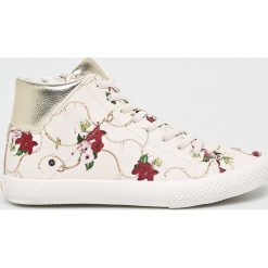 Guess Jeans - Trampki dziecięce. Brązowe trampki dziewczęce Guess Jeans, z aplikacjami, z jeansu, na sznurówki. W wyprzedaży za 249,90 zł.