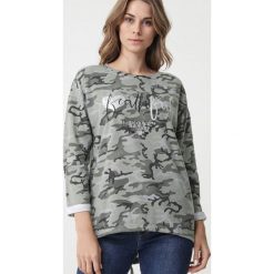 Zielona Bluza Broadview. Zielone bluzy damskie Born2be, na wiosnę, xxl, z nadrukiem, długie. Za 89,99 zł.