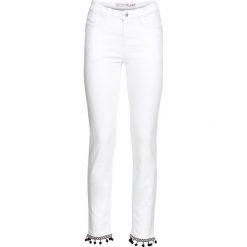 Dżinsy z pomponikami bonprix biały twill. Białe jeansy damskie bonprix. Za 109,99 zł.