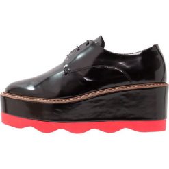 Élysèss Oksfordki antique nero. Czarne półbuty damskie marki Élysèss, bez wzorów, ze skóry, eleganckie, bez obcasa, na sznurówki. W wyprzedaży za 439,20 zł.