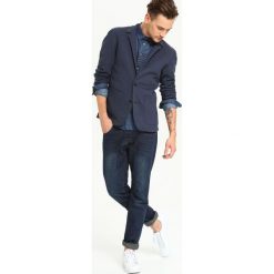 MARYNARKA MĘSKA TALIOWANA Z GUZIKIEM. Szare marynarki męskie slim fit Top Secret. Za 79,99 zł.