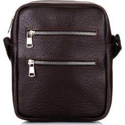 Listonoszka męska skórzana Brodrene C05 ciemny brąz. Czerwone torby męskie skórzane Brødrene, ze skóry, eleganckie, małe. Za 269,99 zł.
