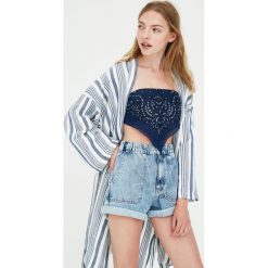 Spodenki jeansowe z gumką w pasie. Szare szorty damskie Pull&Bear, bez wzorów, z jeansu. Za 99,90 zł.