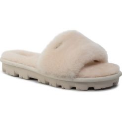 Klapki UGG - W Cozette 1100892 Nat. Brązowe klapki damskie Ugg, bez wzorów, ze skóry, bez obcasa. Za 389,00 zł.