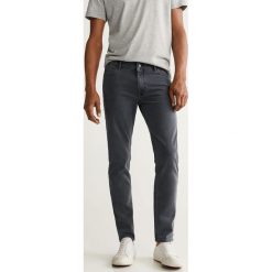 Mango Man - Jeansy Patrick. Szare jeansy męskie Mango Man, z aplikacjami. Za 199,90 zł.