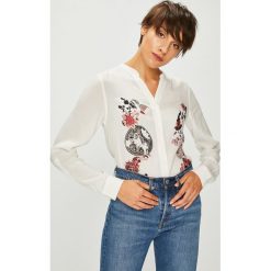 Desigual - Koszula. Białe koszule damskie Desigual, s, z nadrukiem, z wiskozy, casualowe, ze stójką, z długim rękawem. W wyprzedaży za 199,90 zł.