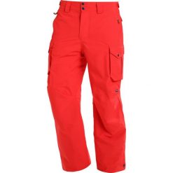O'Neill EXALT Spodnie narciarskie fiery red. Czerwone spodnie męskie marki O'Neill, xs, bez wzorów, z poliesteru, sportowe, długie. W wyprzedaży za 471,20 zł.