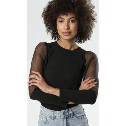 Czarna Bluzka Garcia. Czarne bluzki damskie Born2be, s, z dzianiny, wizytowe, z okrągłym kołnierzem. Za 59,99 zł.