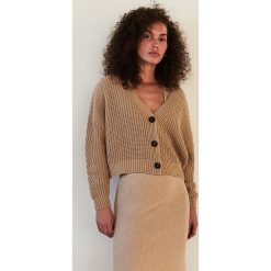 Krótki kardigan - Beżowy. Brązowe swetry damskie Reserved, m, bez wzorów. Za 79,99 zł.
