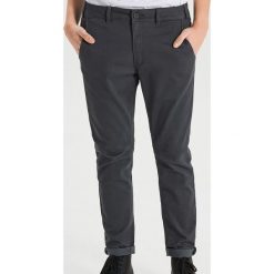 Spodnie slim - Szary. Szare spodnie męskie Cropp, m, bez wzorów. Za 119,99 zł.