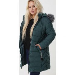 Ciemnozielona Kurtka Coburg. Zielone kurtki damskie Born2be, na zimę, xl, bez wzorów, długie, bez kaptura. Za 249,99 zł.