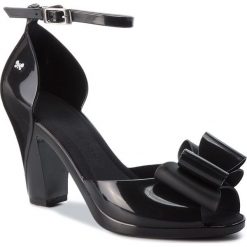 Sandały ZAXY - Diva Top Sandal Fem 82442 Black 50522 AA285082 02064. Czarne klapki damskie Zaxy, uniwersalny, bez wzorów, z tworzywa sztucznego, bez kołnierzyka. W wyprzedaży za 179,00 zł.