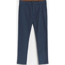 Spodnie chino slim -. Spodnie męskie Reserved, bez wzorów. Za 149,99 zł.