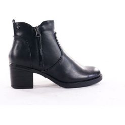BOTKI DAMSKIE TS 075Z18A CZA. Botki damskie T. Sokolski, ze skóry, bez obcasa, bez zapięcia. Za 119,00 zł.