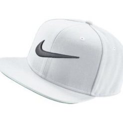 Nike Swoosh Pro Czapka z daszkiem Biały. Białe czapki męskie Nike, bez wzorów, z poliesteru. Za 94,95 zł.