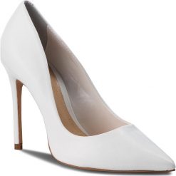 Szpilki SCHUTZ - S 02091 0001 0677 U White. Białe półbuty damskie Schutz, na imprezę, bez wzorów, ze skóry, klasyczne, ze szpiczastym noskiem, na wysokim obcasie, na obcasie, bez zapięcia. W wyprzedaży za 379,00 zł.