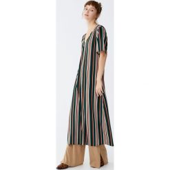 Długa sukienka z krótkim rękawem. Szare długie sukienki damskie marki Pull&Bear, z długim rękawem, długie. Za 99,90 zł.