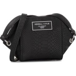 Torebka KENDALL + KYLIE - Emily HBKK-319-0006-80 Black/Mix. Czarne listonoszki damskie bez wzorów, ze skóry ekologicznej, bez dodatków. W wyprzedaży za 149,00 zł.