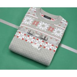 Sweter z motywem zimowym - Szary. Szare swetry męskie Reserved, s, bez wzorów, bez kołnierzyka, bez kaptura. W wyprzedaży za 39,99 zł.