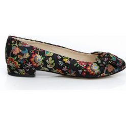 Kolorowe balerinki z kokardką - skóra naturalna - model 048 - kolor czarne liście. Czarne baleriny damskie Zapato, bez wzorów, ze skóry, bez obcasa. Za 309,00 zł.