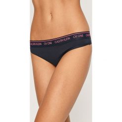 Calvin Klein Underwear - Stringi CK One. Niebieskie majtki damskie Calvin Klein Underwear, s, z nadrukiem, z elastanu. Za 79,90 zł.