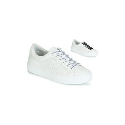Buty Ikks SNEAKER LOGO. Białe trampki i tenisówki damskie marki IKKS, bez wzorów, bez zapięcia. Za 639,00 zł.