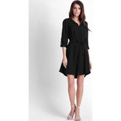 Czarna Rozkloszowana Sukienka Koszulowa z Paskiem. Czarne sukienki damskie Molly.pl, na co dzień, s, bez wzorów, z tkaniny, eleganckie, z asymetrycznym kołnierzem, bez rękawów, długie, asymetryczne. Za 198,90 zł.