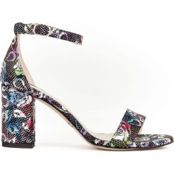 Sandałki na obcasie - skóra naturalna - model 342 - kolor czarne kwiaty. Czarne sandały damskie Zapato, w kwiaty, ze skóry, bez obcasa, na obcasie, bez zapięcia. Za 279,00 zł.