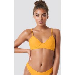 NA-KD Swimwear Góra bikini z profilowanymi miseczkami - Yellow. Żółte stroje dwuczęściowe damskie marki NA-KD Swimwear, z haftami. Za 80,95 zł.