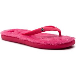 Japonki UGG - W Fluffie II 1099835 W/Ssng. Różowe klapki damskie Ugg, bez wzorów, z tworzywa sztucznego, bez obcasa. W wyprzedaży za 209,00 zł.