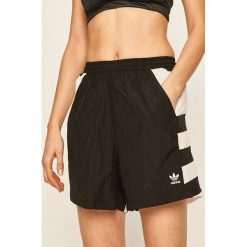 Adidas Originals - Szorty. Czarne szorty damskie adidas Originals, bez wzorów, z poliesteru, casualowe. W wyprzedaży za 129,90 zł.