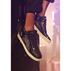 Czarne Trampki Smaug. Czarne buty sportowe męskie Born2be, ze skóry, sportowe, na sznurówki. Za 59,99 zł.