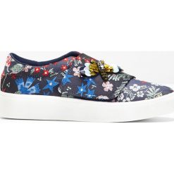 Buty wsuwane bonprix ciemnoniebieski. Niebieskie buty sportowe damskie bonprix, z aplikacjami, sportowe. Za 79,99 zł.