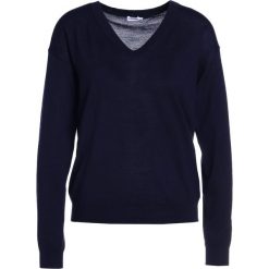 Filippa K Sweter navy. Niebieskie bluzy damskie marki Filippa K, s, bez wzorów, z wełny, bez rękawów, bez kaptura. Za 649,00 zł.