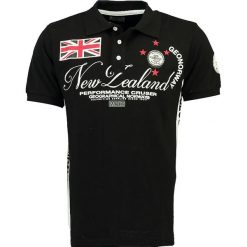 Koszulka polo w kolorze czarnym. Czarne koszulki męskie Geographical Norway Men, m, z nadrukiem, z bawełny, bez rękawów. W wyprzedaży za 99,95 zł.