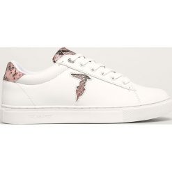 Trussardi Jeans - Buty. Białe buty sportowe damskie Trussardi Jeans, bez wzorów, z jeansu, sportowe. Za 489,90 zł.