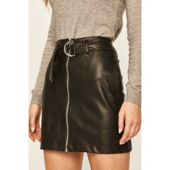 Answear - Spódnica. Czarne spódniczki damskie ANSWEAR, na co dzień, s, w paski, z poliesteru, casualowe, mini, ołówkowe. W wyprzedaży za 89,90 zł.