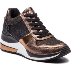 Sneakersy GUESS - FLJAT4 FAM12 BLKBR. Czarne sneakersy damskie Guess, z materiału. Za 529,00 zł.