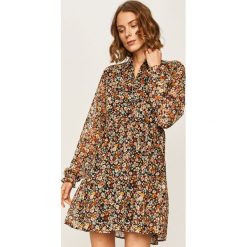 Answear - Sukienka. Sukienki damskie ANSWEAR, na co dzień, s, w kwiaty, z poliesteru, casualowe, bez kołnierzyka, z długim rękawem, długie, mini, rozkloszowane. W wyprzedaży za 79,90 zł.
