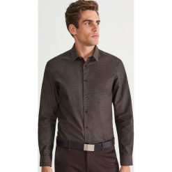 Koszula regular fit - Brązowy. Żółte koszule męskie marki Reserved, l. Za 139,99 zł.