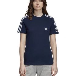 ADIDAS 3-STRIPES TEE > ED7532. Bluzki sportowe damskie Adidas, z aplikacjami, z bawełny, z klasycznym kołnierzykiem, z krótkim rękawem, krótkie, bez kaptura. Za 119,99 zł.