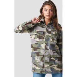 Pamela x NA-KD Długa kurtka moro - Grey,Green. Szare kurtki damskie Pamela x NA-KD, moro. Za 323,95 zł.