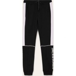 Jack & Jones - Spodnie dziecięce 140-164 cm. Czarne dresy chłopięce Jack & Jones, z nadrukiem, z bawełny. Za 149,90 zł.